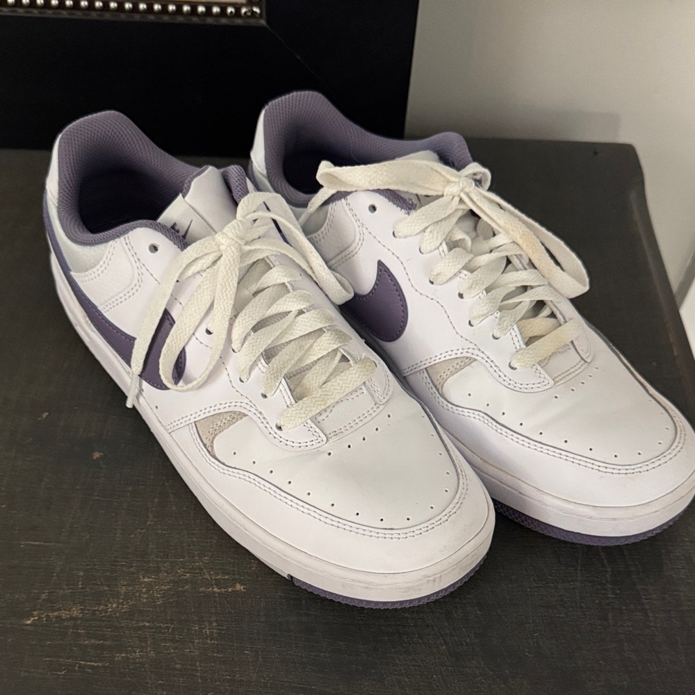 Nike Women’s White and Purple Sneakers